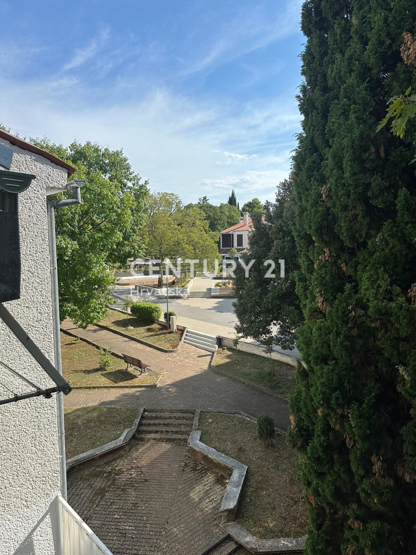 POREČ, APPARTAMENTO IN VENDITA A 50 M DAL MARE, OCCASIONE