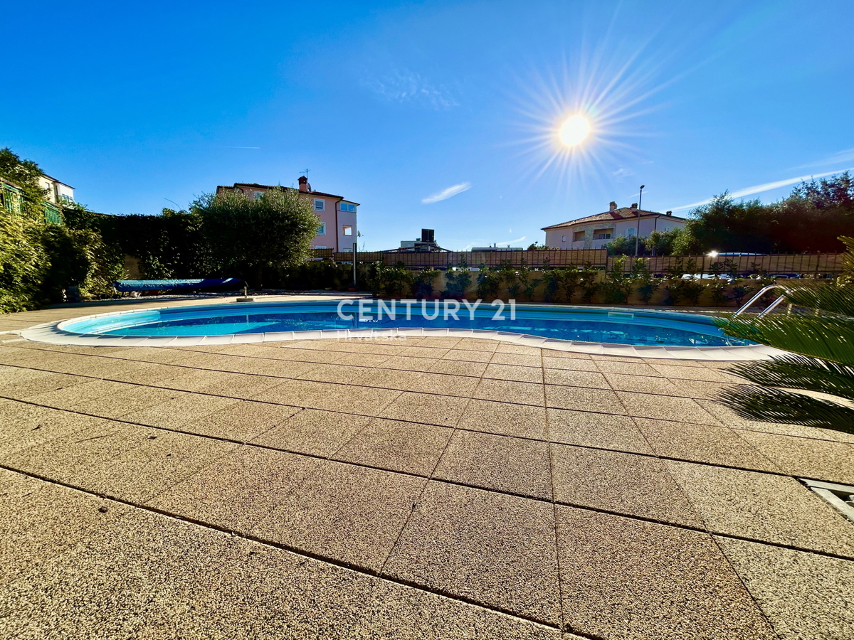 NOVIGRAD, APPARTAMENTO CON DUE CAMERE A SOLI 800 METRI DALLA SPIAGGIA E DAL MARE