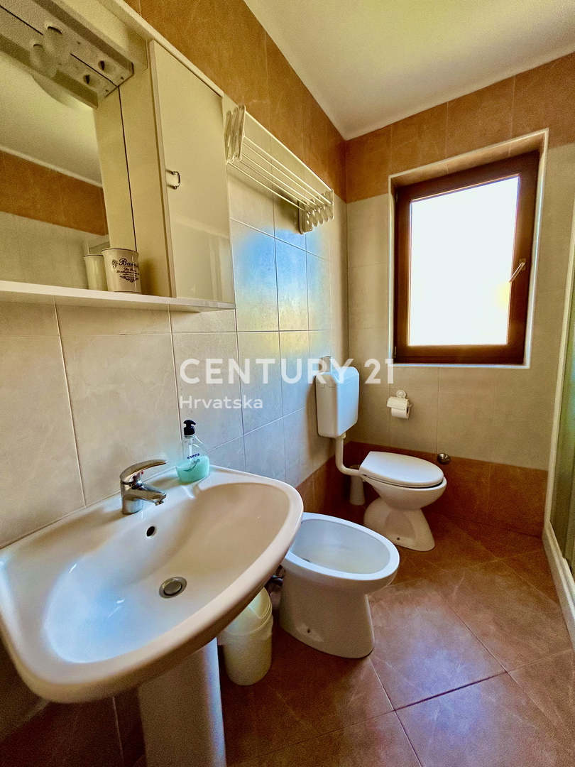 NOVIGRAD, APPARTAMENTO CON DUE CAMERE A SOLI 800 METRI DALLA SPIAGGIA E DAL MARE