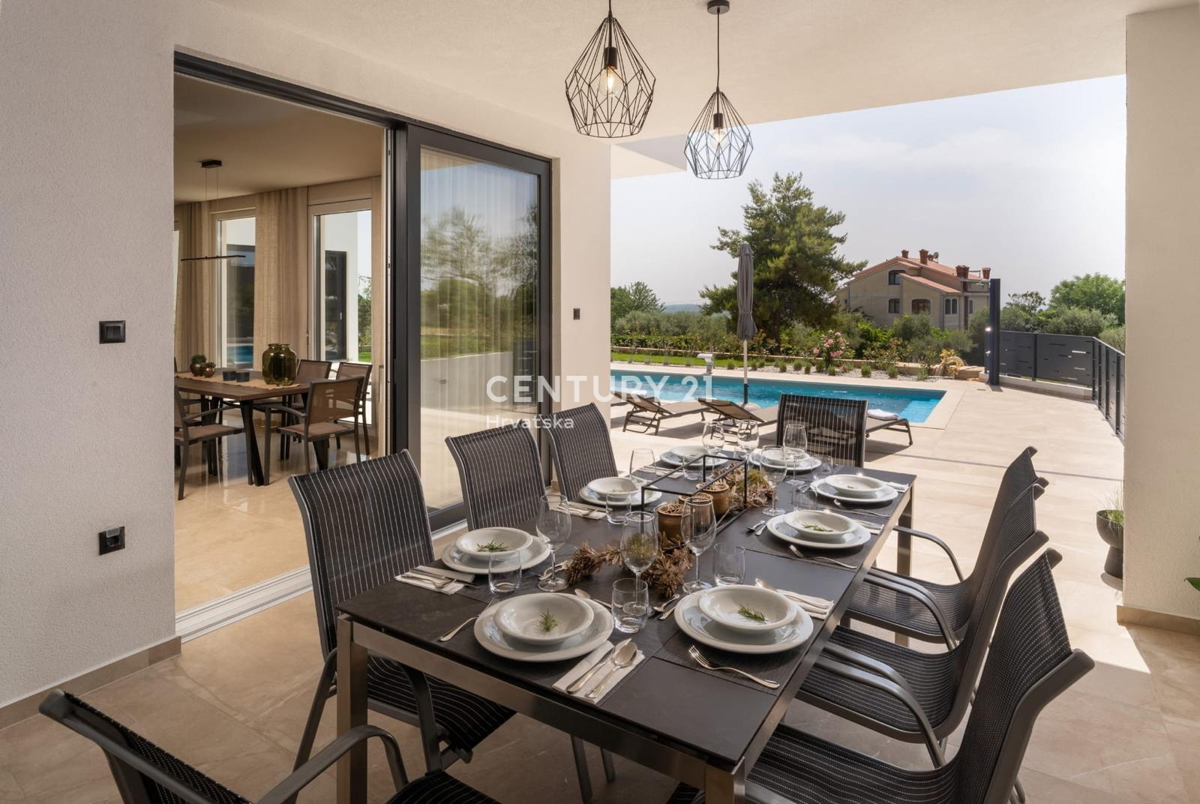 VABRIGA, SPLENDIDA VILLA DI LUSSO CON PISCINA IN OTTIMA POSIZIONE