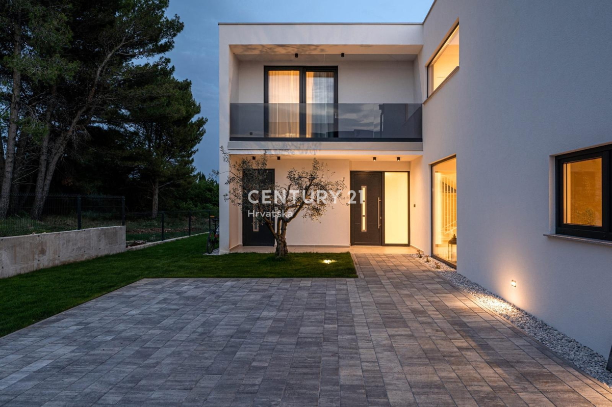 VABRIGA, SPLENDIDA VILLA DI LUSSO CON PISCINA IN OTTIMA POSIZIONE