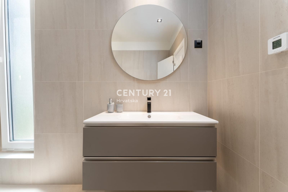 VABRIGA, SPLENDIDA VILLA DI LUSSO CON PISCINA IN OTTIMA POSIZIONE