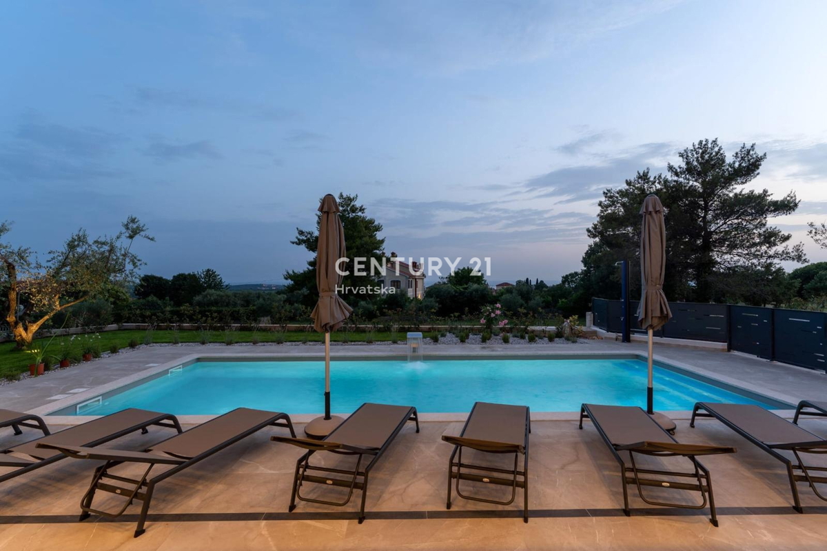 VABRIGA, SPLENDIDA VILLA DI LUSSO CON PISCINA IN OTTIMA POSIZIONE