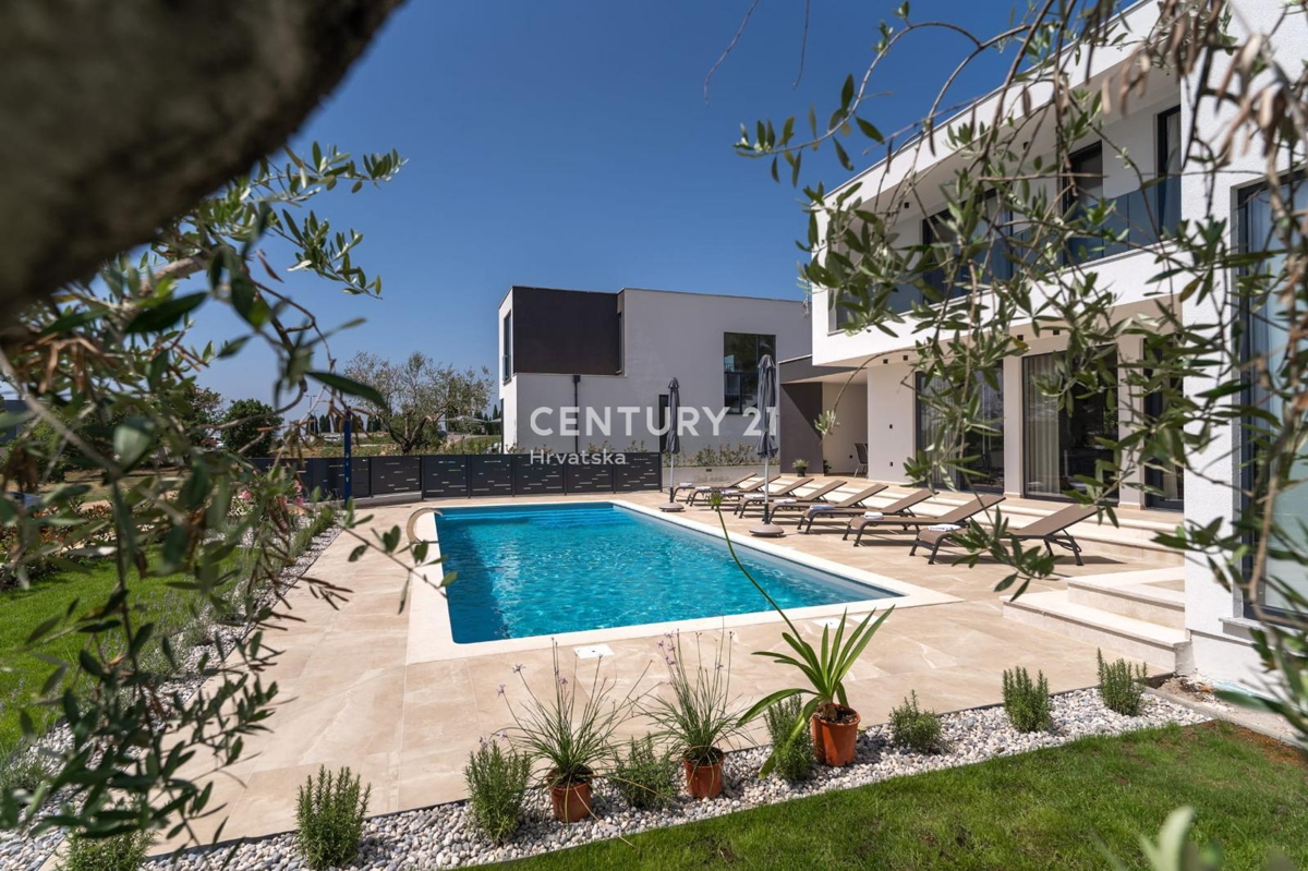 VABRIGA, SPLENDIDA VILLA DI LUSSO CON PISCINA IN OTTIMA POSIZIONE
