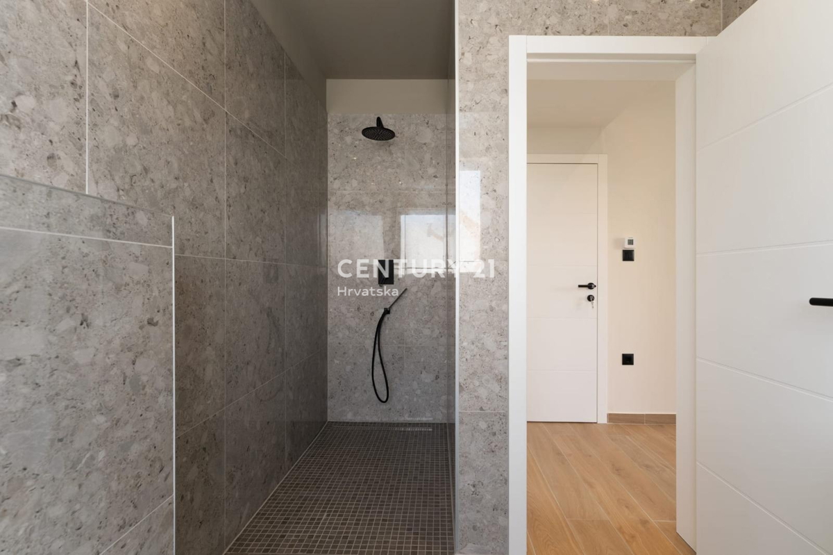 VABRIGA, SPLENDIDA VILLA DI LUSSO CON PISCINA IN OTTIMA POSIZIONE