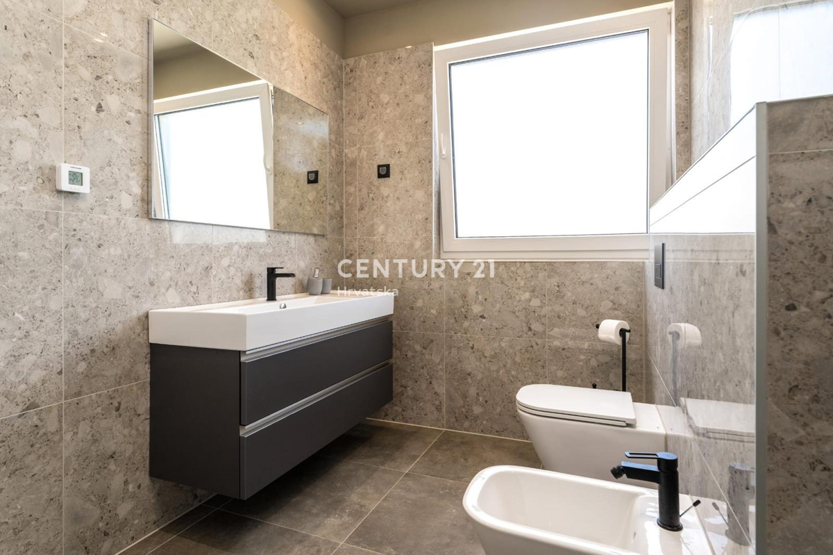 VABRIGA, SPLENDIDA VILLA DI LUSSO CON PISCINA IN OTTIMA POSIZIONE