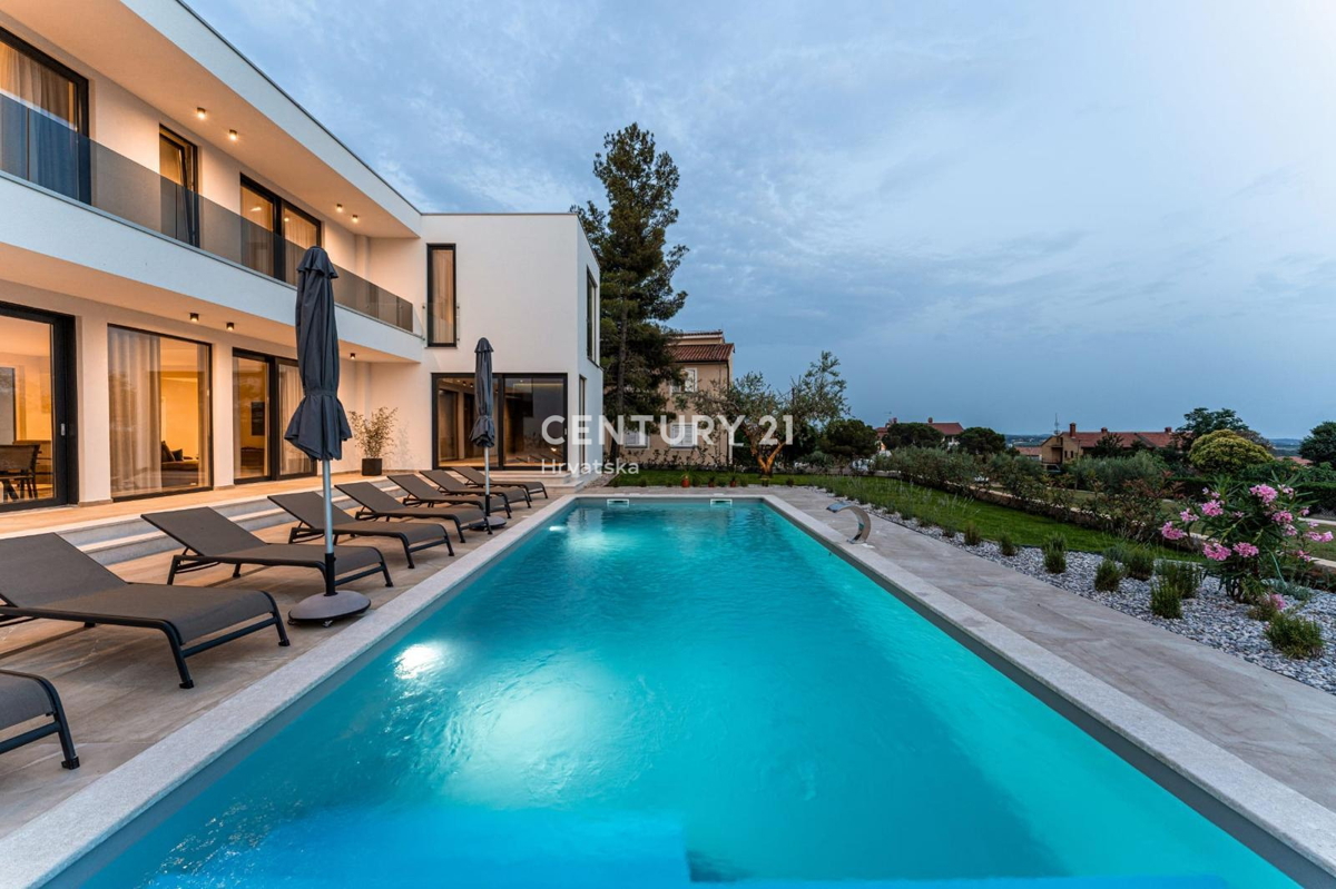 VABRIGA, SPLENDIDA VILLA DI LUSSO CON PISCINA IN OTTIMA POSIZIONE