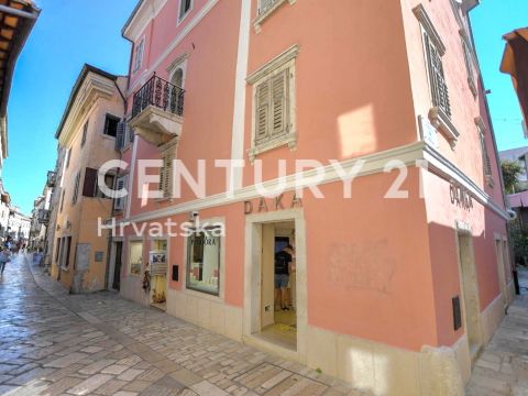 POREČ, SPLENDIDO APPARTAMENTO NEL CENTRO DELLA CITTÀ