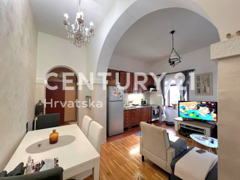 POREČ, SPLENDIDO APPARTAMENTO NEL CENTRO DELLA CITTÀ