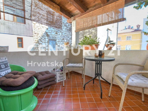 POREČ, SPLENDIDO APPARTAMENTO NEL CENTRO DELLA CITTÀ