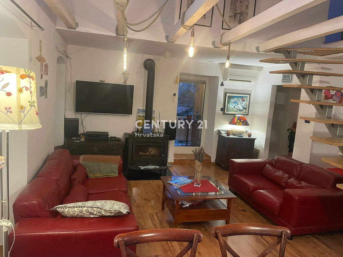 CRES, IN VENDITA IMMOBILE AD USO RISTORAZIONE E RESIDENZIALE, VILLA VENEZIANA NEL CENTRO