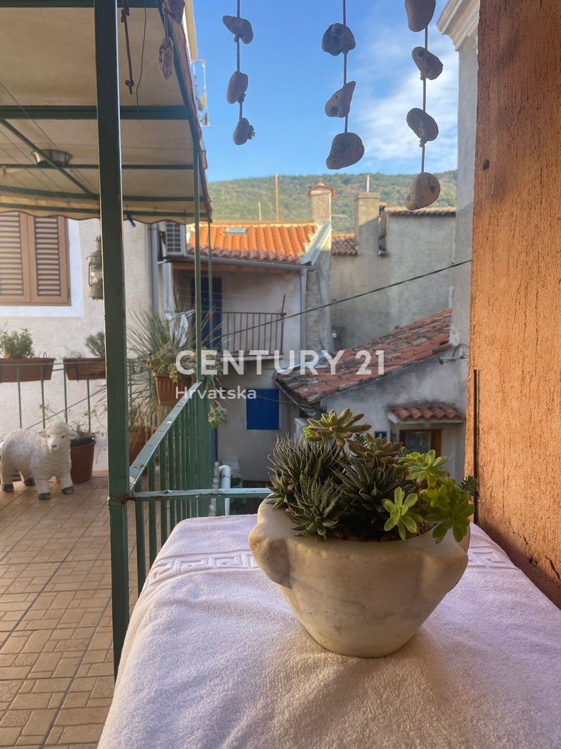 CRES, IN VENDITA IMMOBILE AD USO RISTORAZIONE E RESIDENZIALE, VILLA VENEZIANA NEL CENTRO