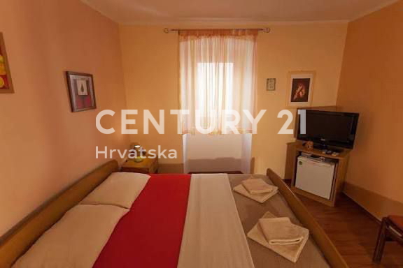 CRES, IN VENDITA IMMOBILE AD USO RISTORAZIONE E RESIDENZIALE, VILLA VENEZIANA NEL CENTRO