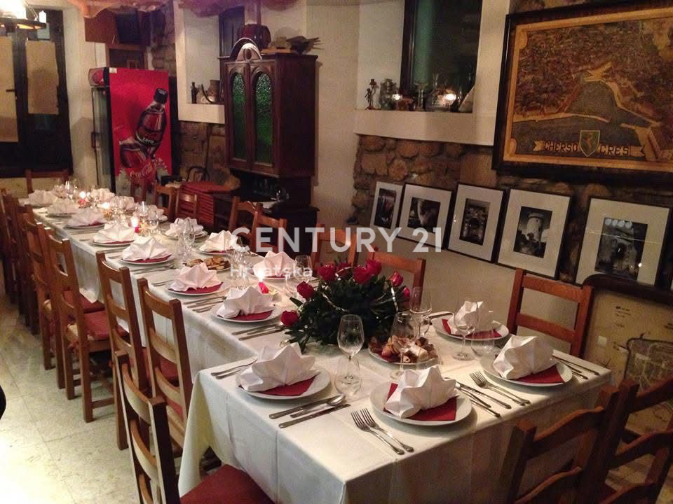 CRES, IN VENDITA IMMOBILE AD USO RISTORAZIONE E RESIDENZIALE, VILLA VENEZIANA NEL CENTRO