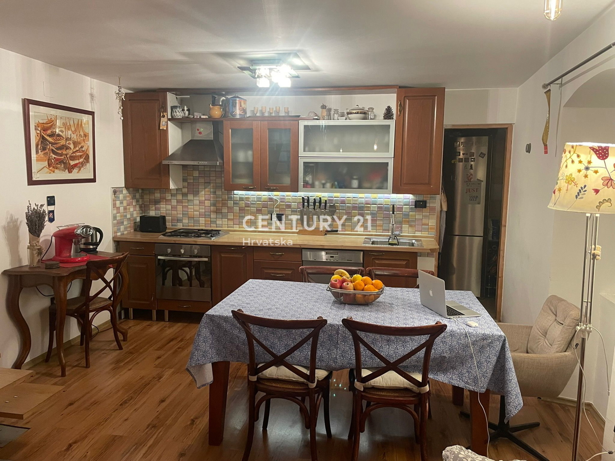 CRES, IN VENDITA IMMOBILE AD USO RISTORAZIONE E RESIDENZIALE, VILLA VENEZIANA NEL CENTRO