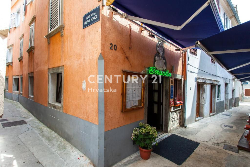 CRES, IN VENDITA IMMOBILE AD USO RISTORAZIONE E RESIDENZIALE, VILLA VENEZIANA NEL CENTRO