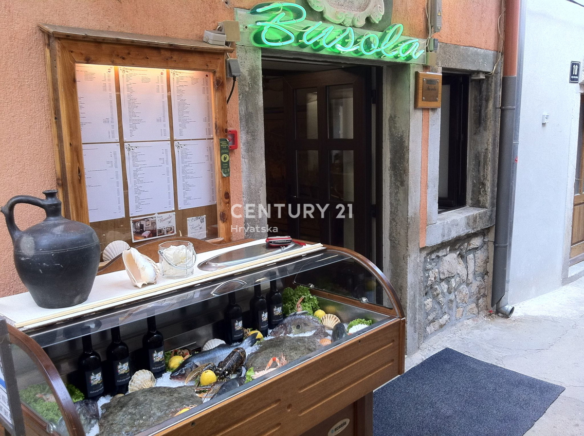 CRES, IN VENDITA IMMOBILE AD USO RISTORAZIONE E RESIDENZIALE, VILLA VENEZIANA NEL CENTRO