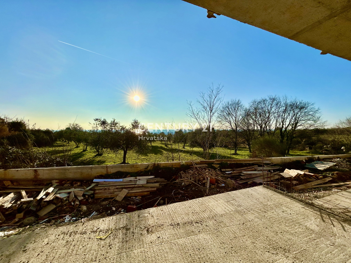 UMAG, DUPLEX CON VISTA PANORAMICA SUL MARE E SULLE DOLOMITI