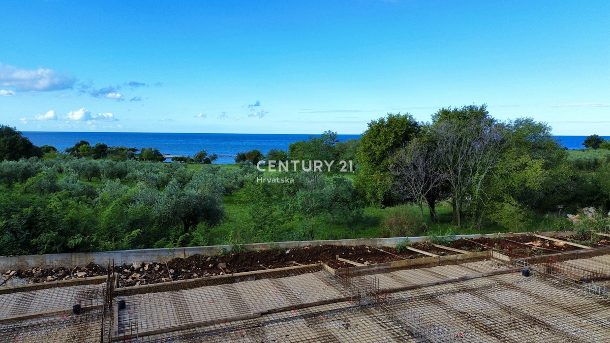 UMAG, DUPLEX CON VISTA PANORAMICA SUL MARE E SULLE DOLOMITI