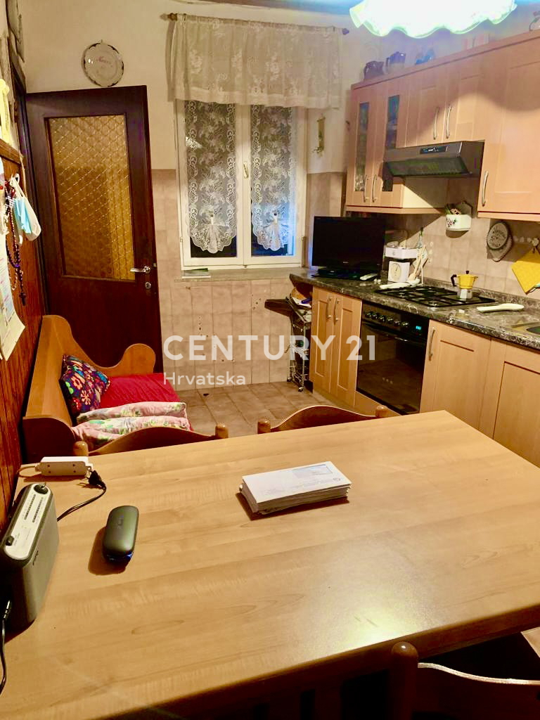 BALE, CASA IN PIETRA A SCHIERA CON MOLTO POTENZIALE