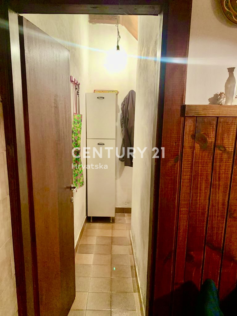 BALE, CASA IN PIETRA A SCHIERA CON MOLTO POTENZIALE