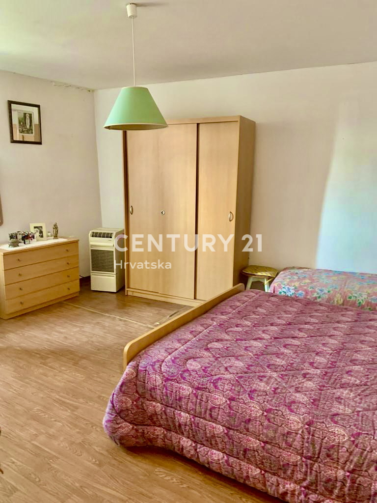 BALE, CASA IN PIETRA A SCHIERA CON MOLTO POTENZIALE