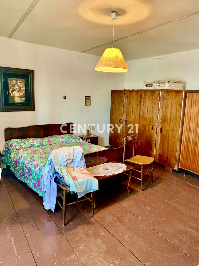 BALE, CASA IN PIETRA A SCHIERA CON MOLTO POTENZIALE