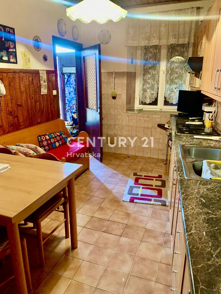 BALE, CASA IN PIETRA A SCHIERA CON MOLTO POTENZIALE