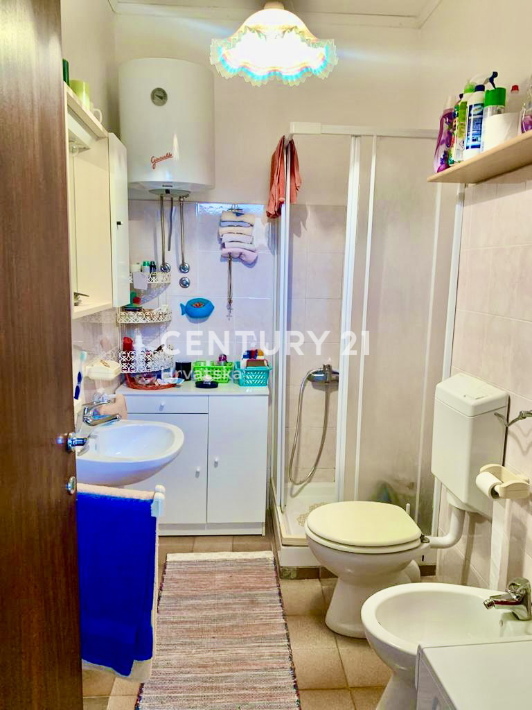 BALE, CASA IN PIETRA A SCHIERA CON MOLTO POTENZIALE