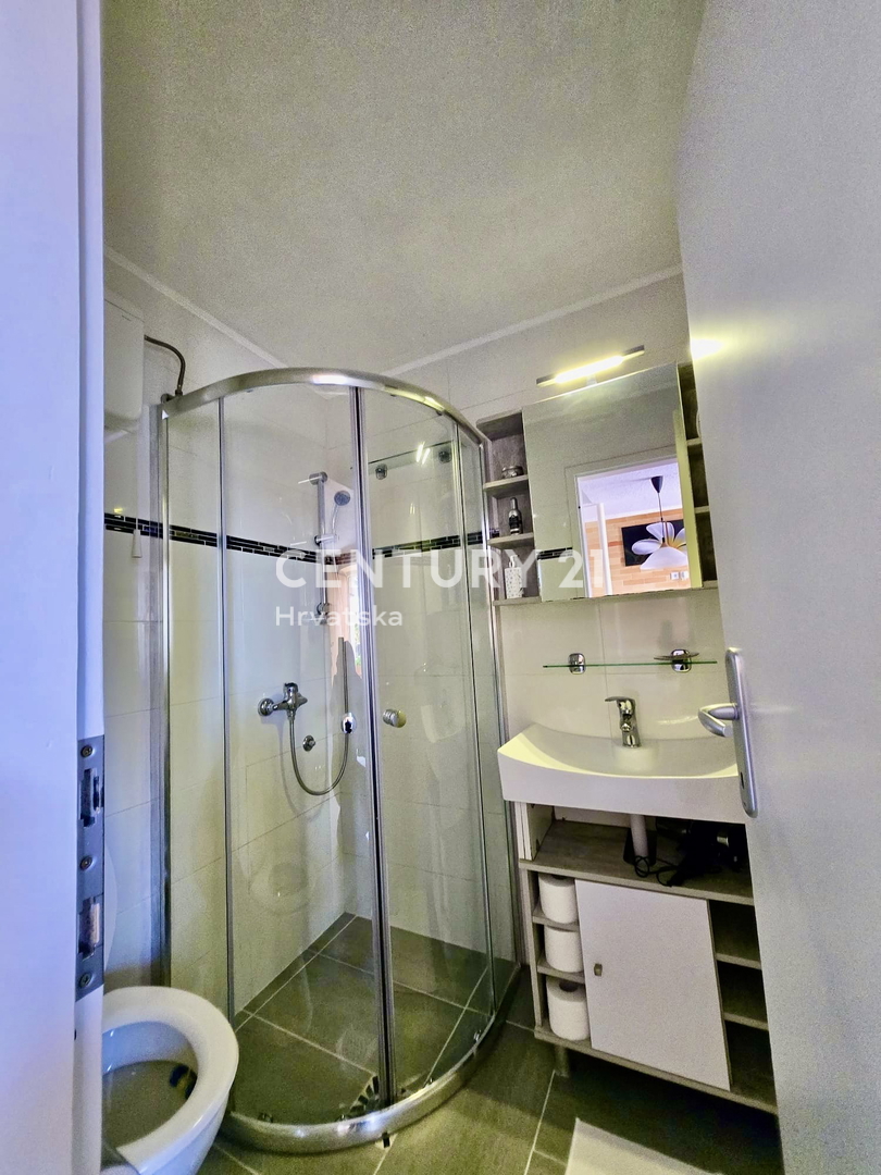 VRSAR, CENTRO, FANTASTICA CASA COMPLETAMENTE RISTRUTTURATA, OCCASIONE!!