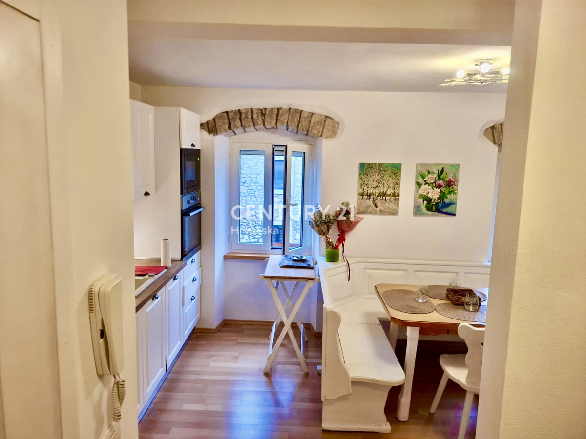 BRTONIGLA, ZONA RESIDENZIALE, APPARTAMENTO DUE LOCALI A SOLI 5 KM DAL MARE