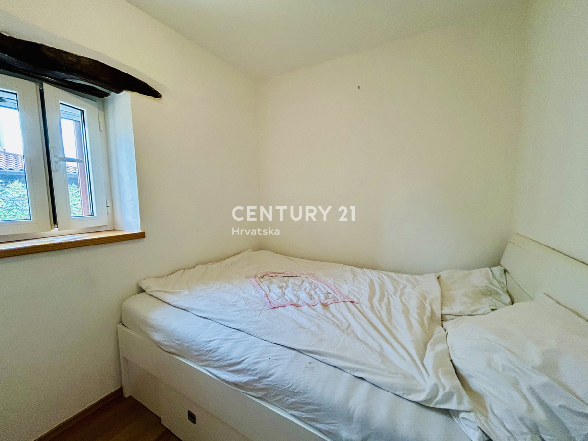 BRTONIGLA, ZONA RESIDENZIALE, APPARTAMENTO DUE LOCALI A SOLI 5 KM DAL MARE