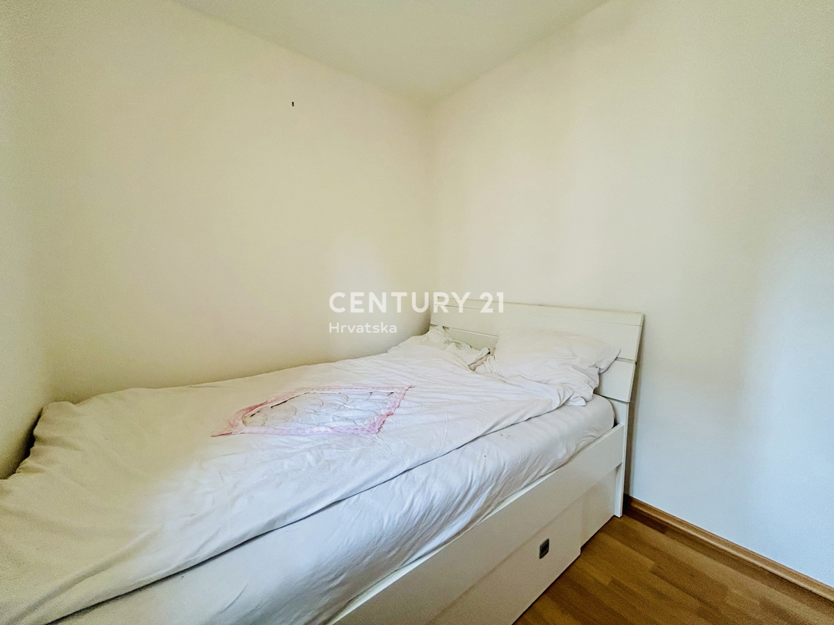 BRTONIGLA, ZONA RESIDENZIALE, APPARTAMENTO DUE LOCALI A SOLI 5 KM DAL MARE