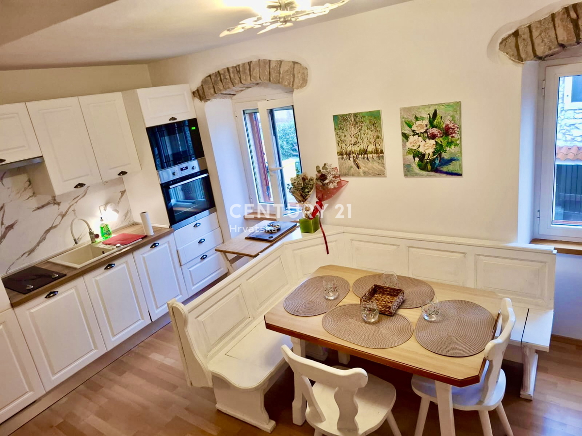 BRTONIGLA, ZONA RESIDENZIALE, APPARTAMENTO DUE LOCALI A SOLI 5 KM DAL MARE