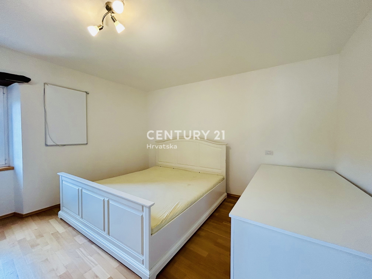 BRTONIGLA, ZONA RESIDENZIALE, APPARTAMENTO DUE LOCALI A SOLI 5 KM DAL MARE