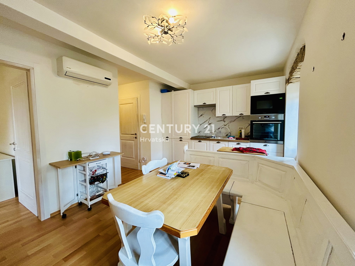 BRTONIGLA, ZONA RESIDENZIALE, APPARTAMENTO DUE LOCALI A SOLI 5 KM DAL MARE