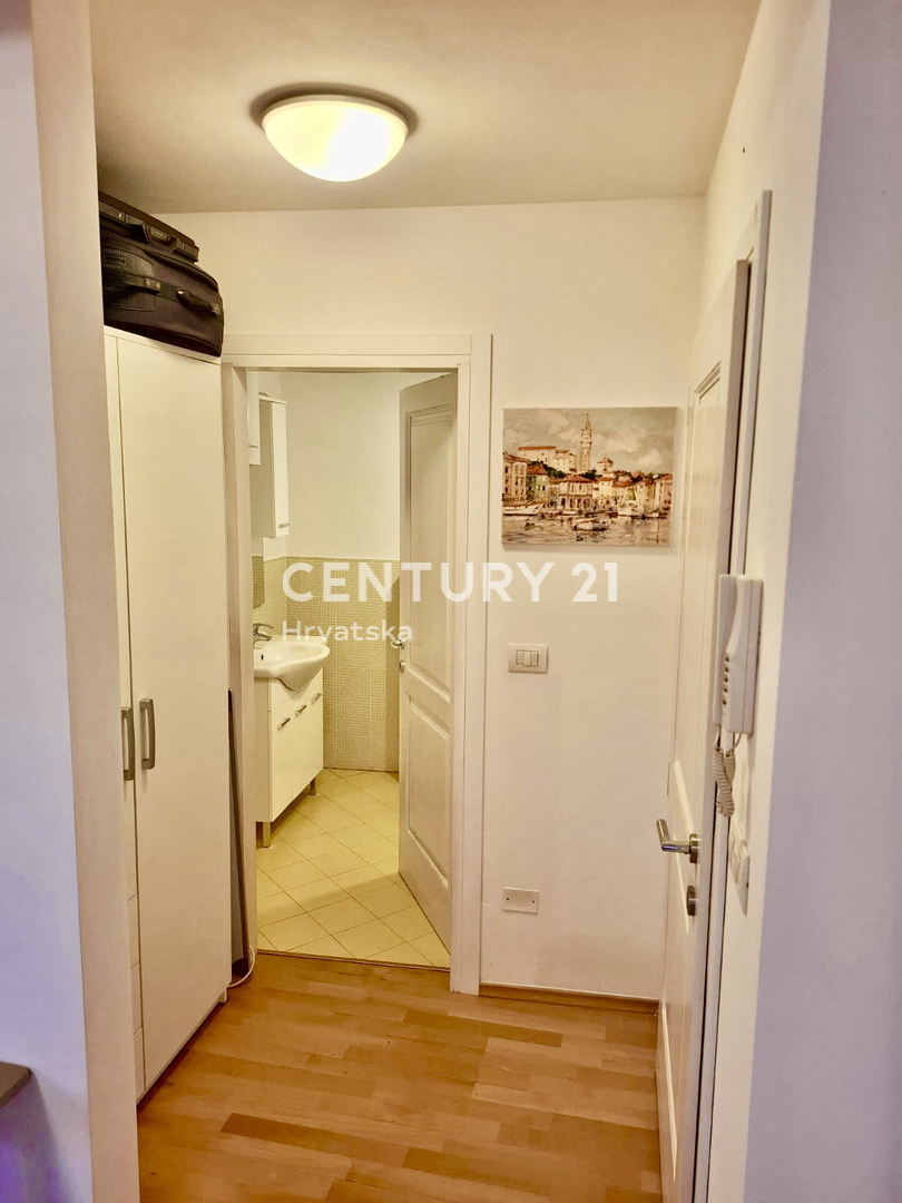 BRTONIGLA, ZONA RESIDENZIALE, APPARTAMENTO DUE LOCALI A SOLI 5 KM DAL MARE