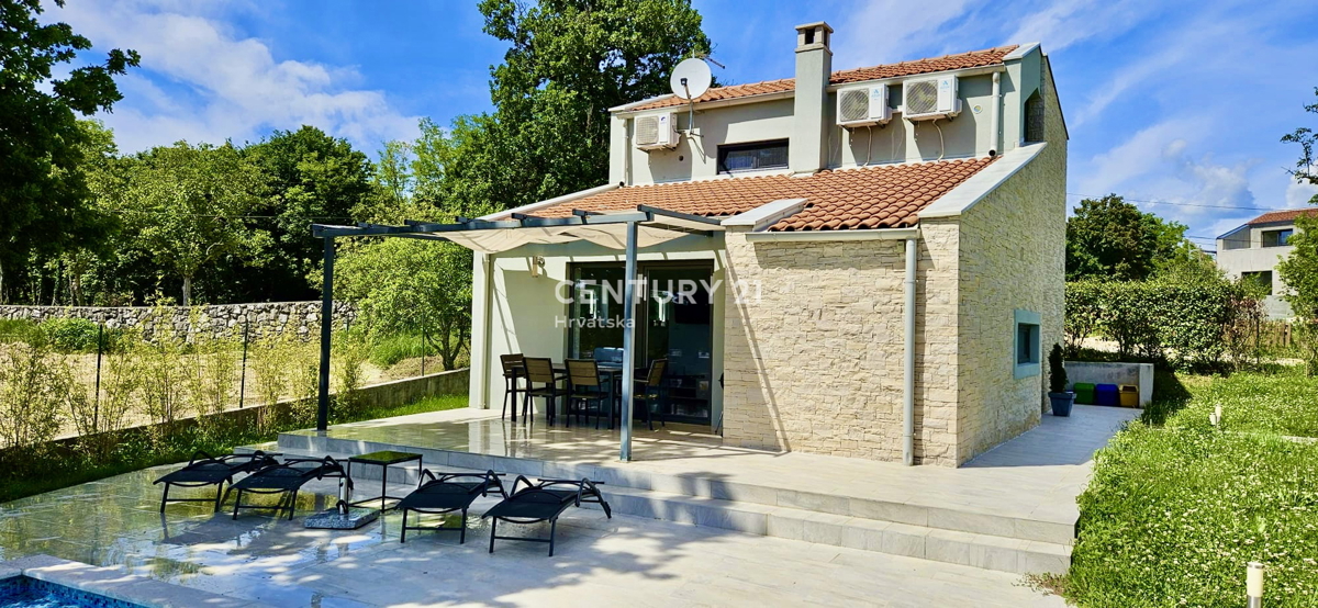 ŽMINJ, DINTORNI, INCANTEVOLE APPARTAMENTO AL PIANO TERRA CIRCONDATO DALLA NATURA