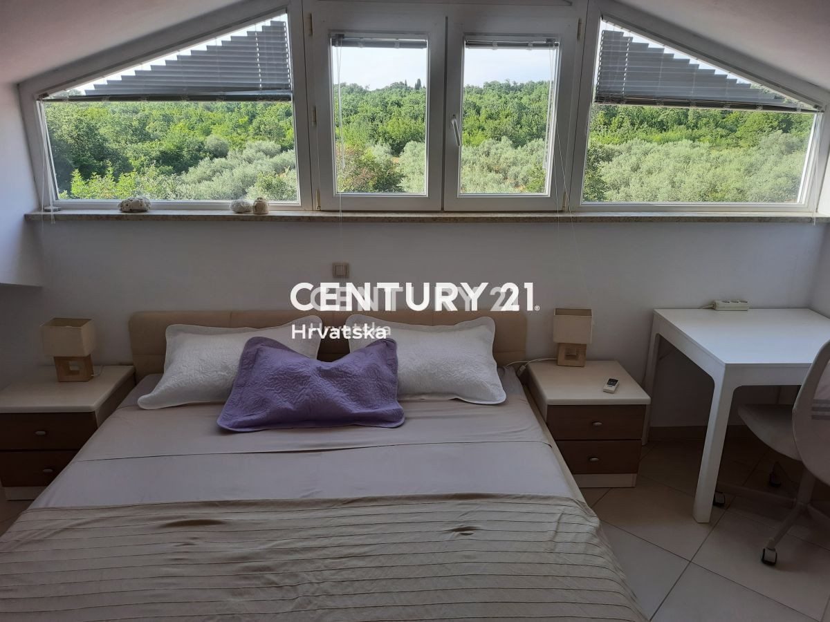 POREČ, APPARTAMENTO IN VENDITA - DUE IN UNO CON TERRAZZA