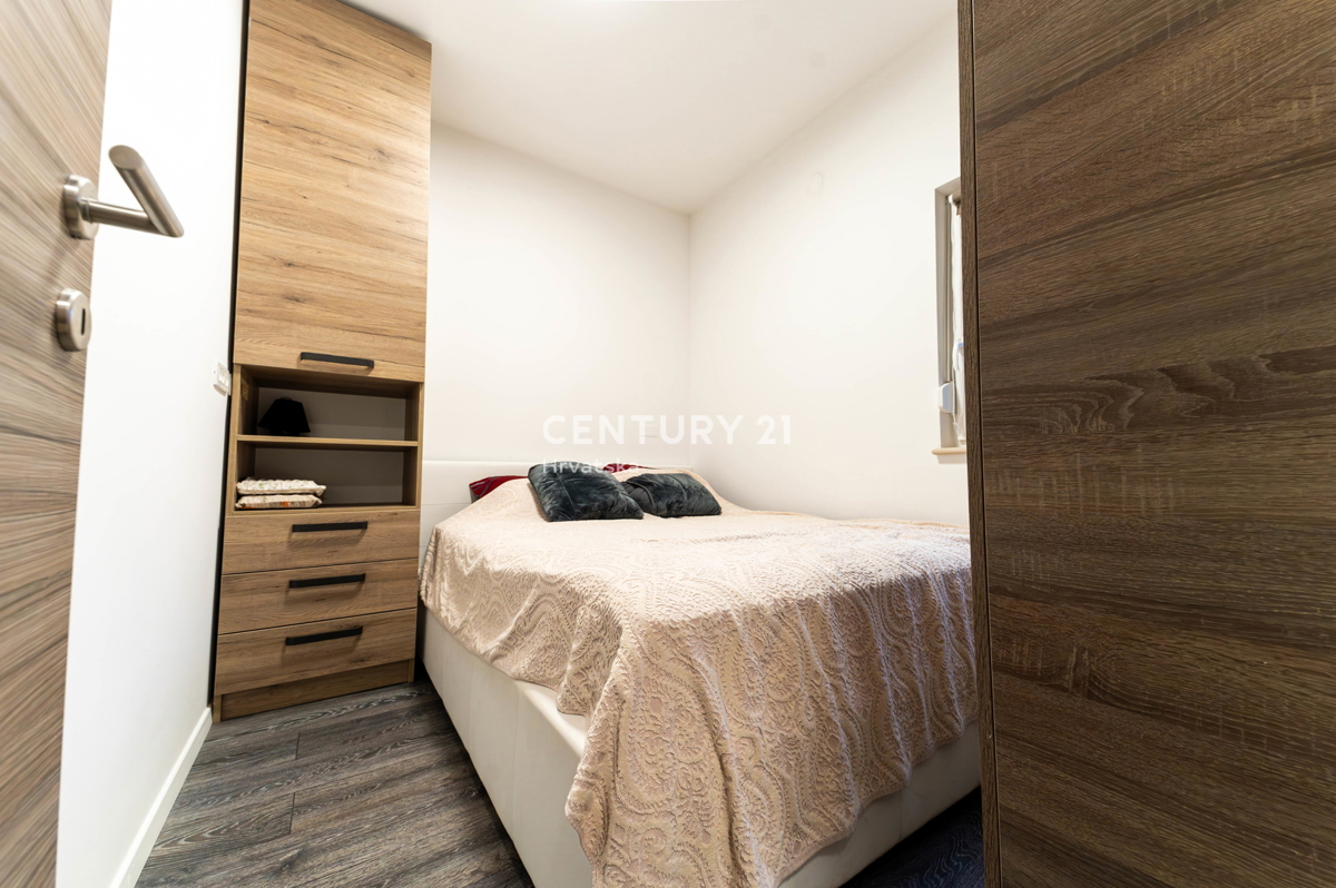 NOVIGRAD, VILLA CON PISCINA, A 50 METRI DAL MARE E CON SPLENDIDA VISTA MARE