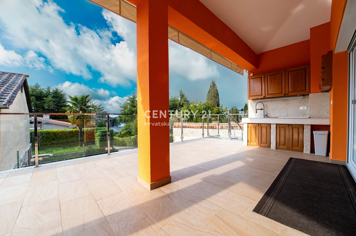 NOVIGRAD, VILLA CON PISCINA, A 50 METRI DAL MARE E CON SPLENDIDA VISTA MARE