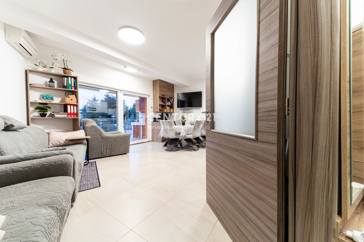 NOVIGRAD, VILLA CON PISCINA, A 50 METRI DAL MARE E CON SPLENDIDA VISTA MARE