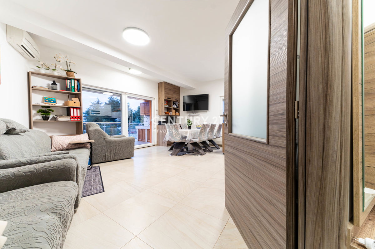 NOVIGRAD, VILLA CON PISCINA, A 50 METRI DAL MARE E CON SPLENDIDA VISTA MARE