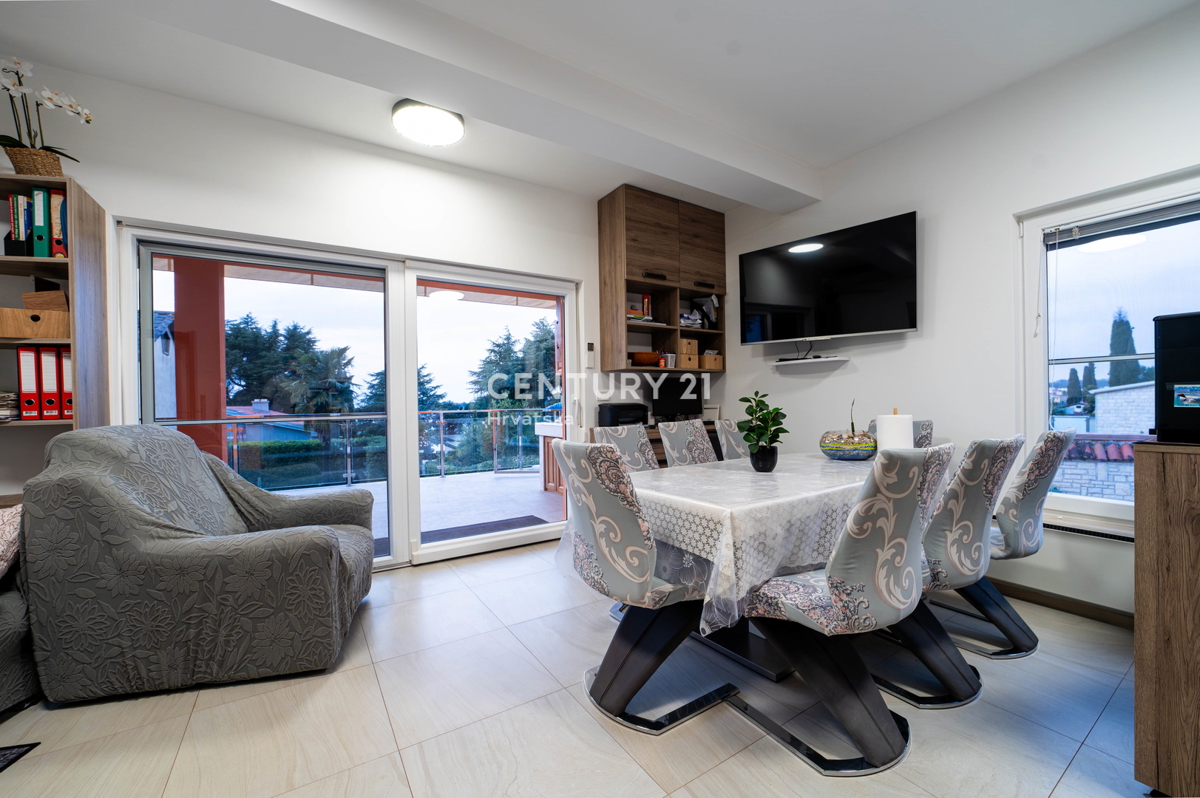 NOVIGRAD, VILLA CON PISCINA, A 50 METRI DAL MARE E CON SPLENDIDA VISTA MARE