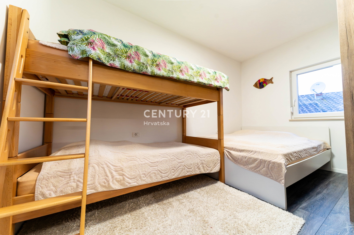 NOVIGRAD, VILLA CON PISCINA, A 50 METRI DAL MARE E CON SPLENDIDA VISTA MARE