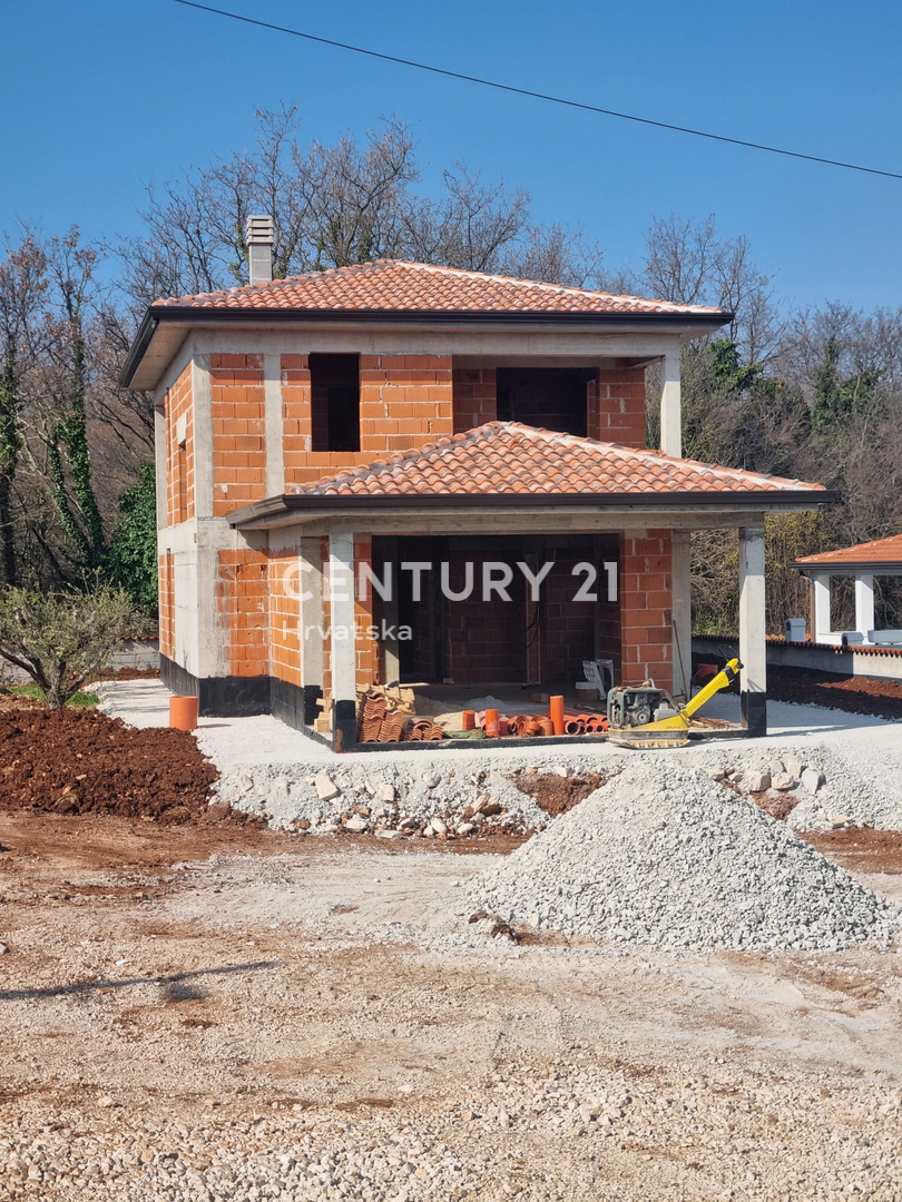 POREČ, 7 KM, CASA CON PISCINA IN COSTRUZIONE