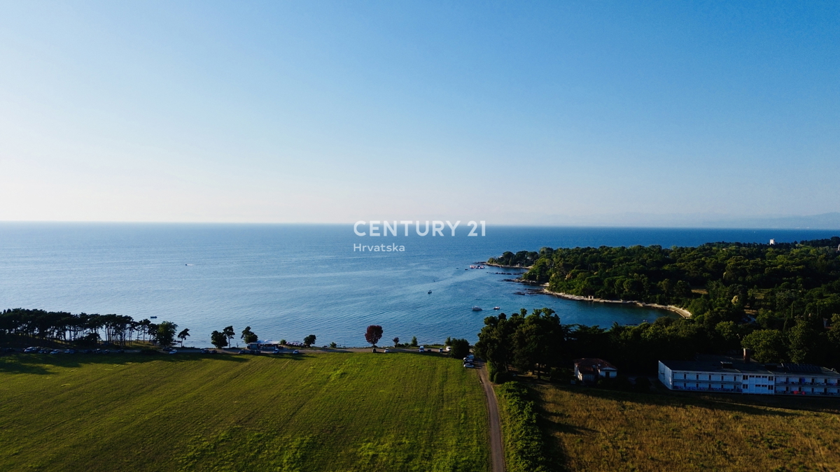 UMAG, BAŠANIJA, TERRENO EDIFICABILE ATTRATTIVO A 300 METRI DAL MARE