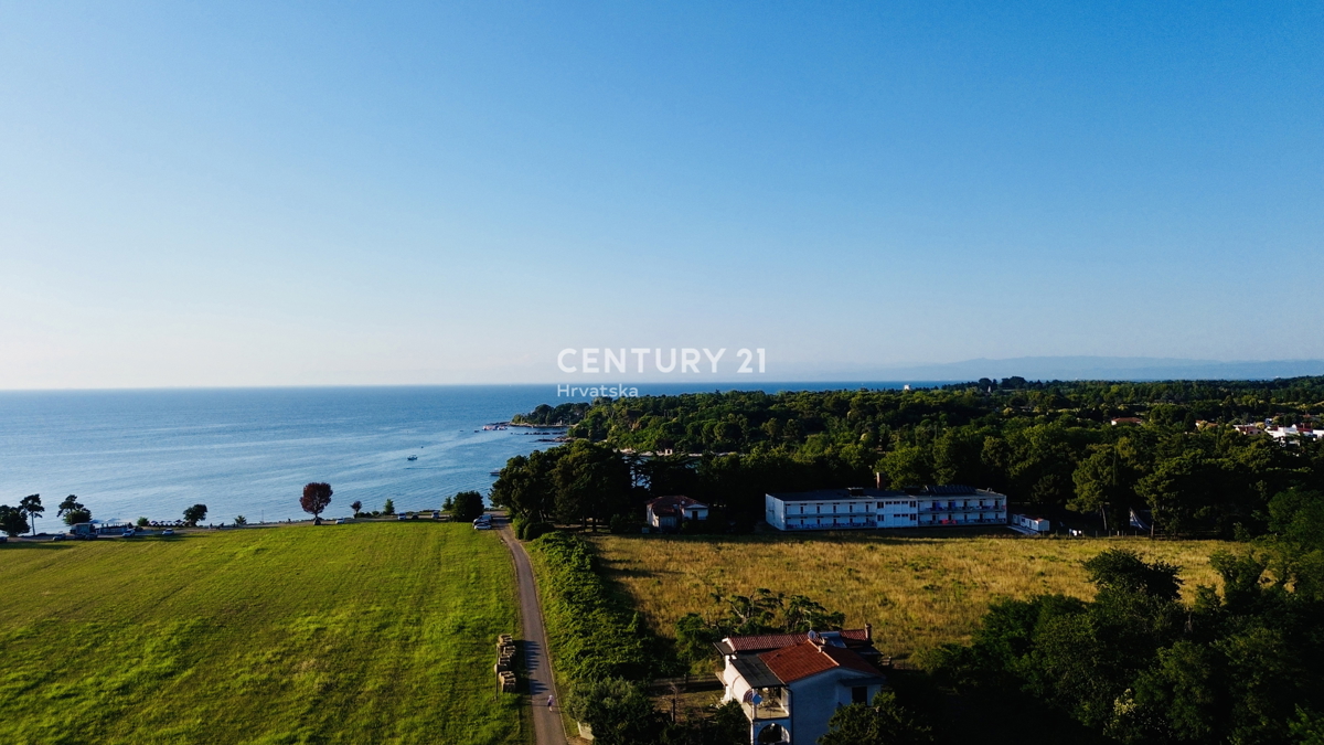UMAG, BAŠANIJA, TERRENO EDIFICABILE ATTRATTIVO A 300 METRI DAL MARE