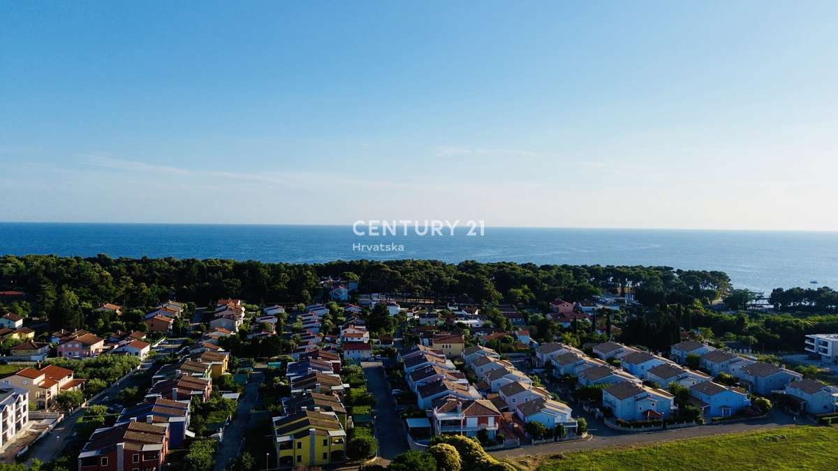 UMAG, BAŠANIJA, TERRENO EDIFICABILE ATTRATTIVO A 300 METRI DAL MARE