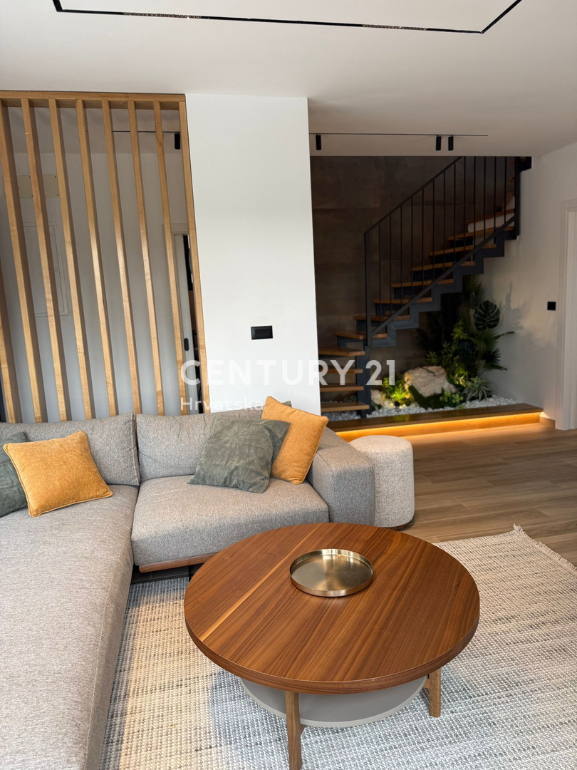 POREČ, 7 KM, NUOVA COSTRUZIONE CON TRE CAMERE DA LETTO E PISCINA